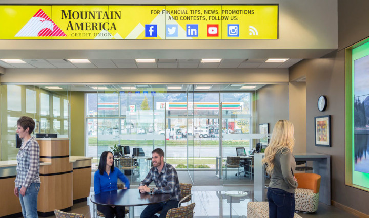 Modern bank design uses welcoming, open concept layouts and intelligent display solutions to drive experience and objectives.